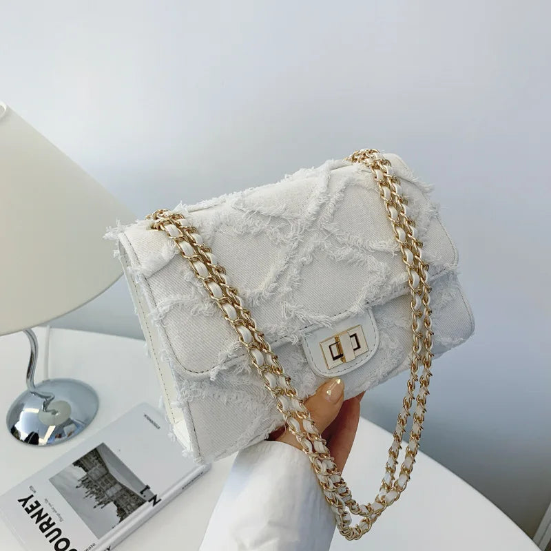 Gesteppte Schultertasche aus Denim