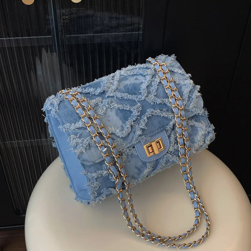 Gesteppte Schultertasche aus Denim