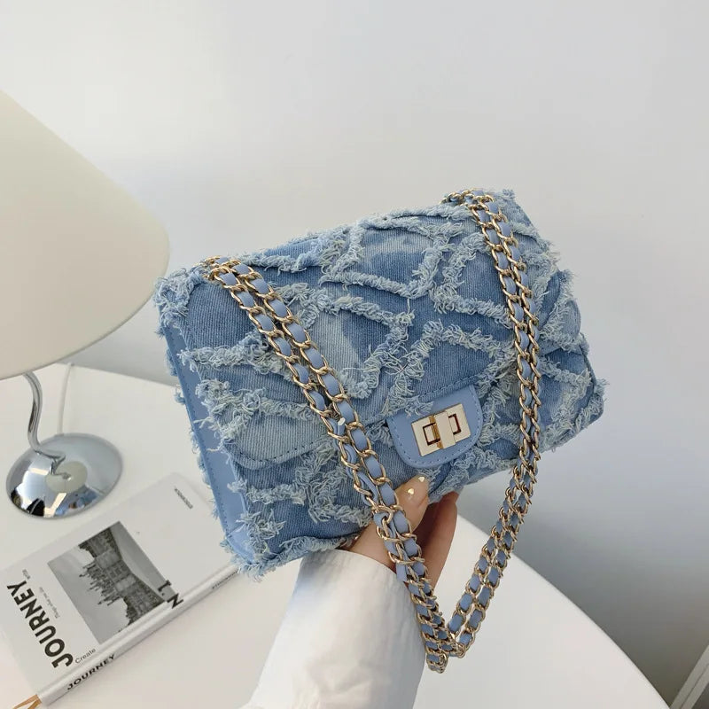 Gesteppte Schultertasche aus Denim