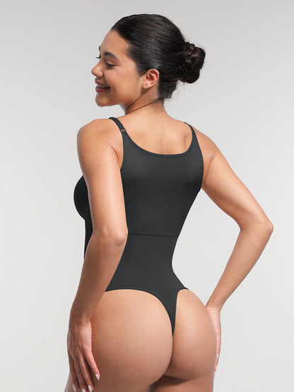 Nahtloser, figurformender Shapewear-Body mit Tanga-Schnitt