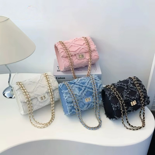 Gesteppte Schultertasche aus Denim